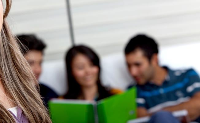 学生去澳大利亚参加学术会议，怎么办理签证？